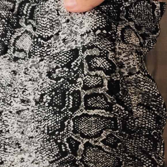 Bar III Multi-Color Snake Print Leggings Pants Size L - Picture 4 of 7